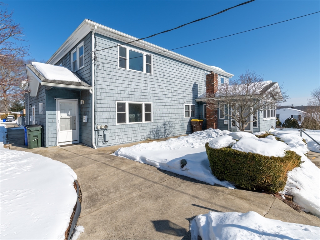 1082 Hancock Street Fall River, MA 02721 - Photo 4 of 42