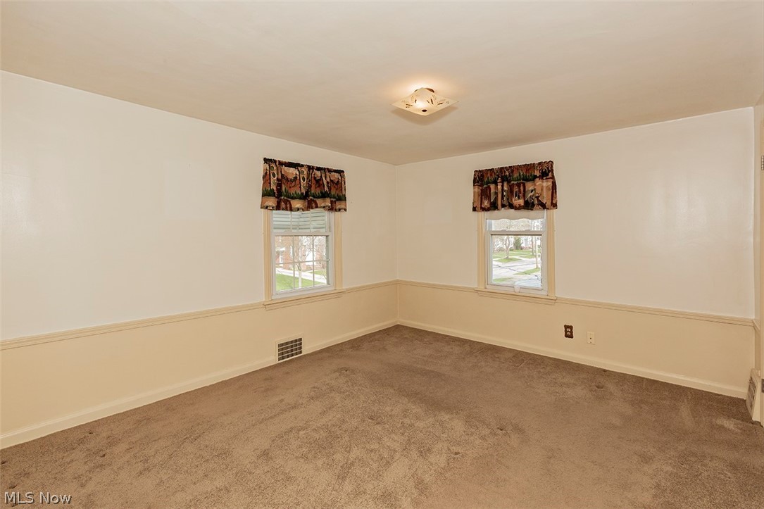 1291 Gordon Road Lyndhurst, OH 44124 - Photo 21 of 35