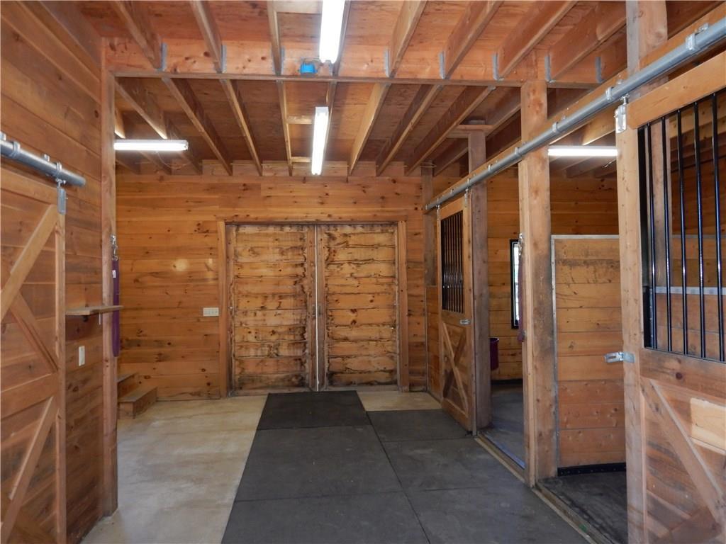 356 South Union Road Union, ME 04862 - Photo 21 of 32 Grooming area