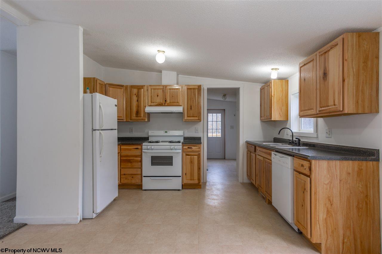71 Ringer Road Albright, WV 26519 - Photo 3 of 11 Gallery Image 3