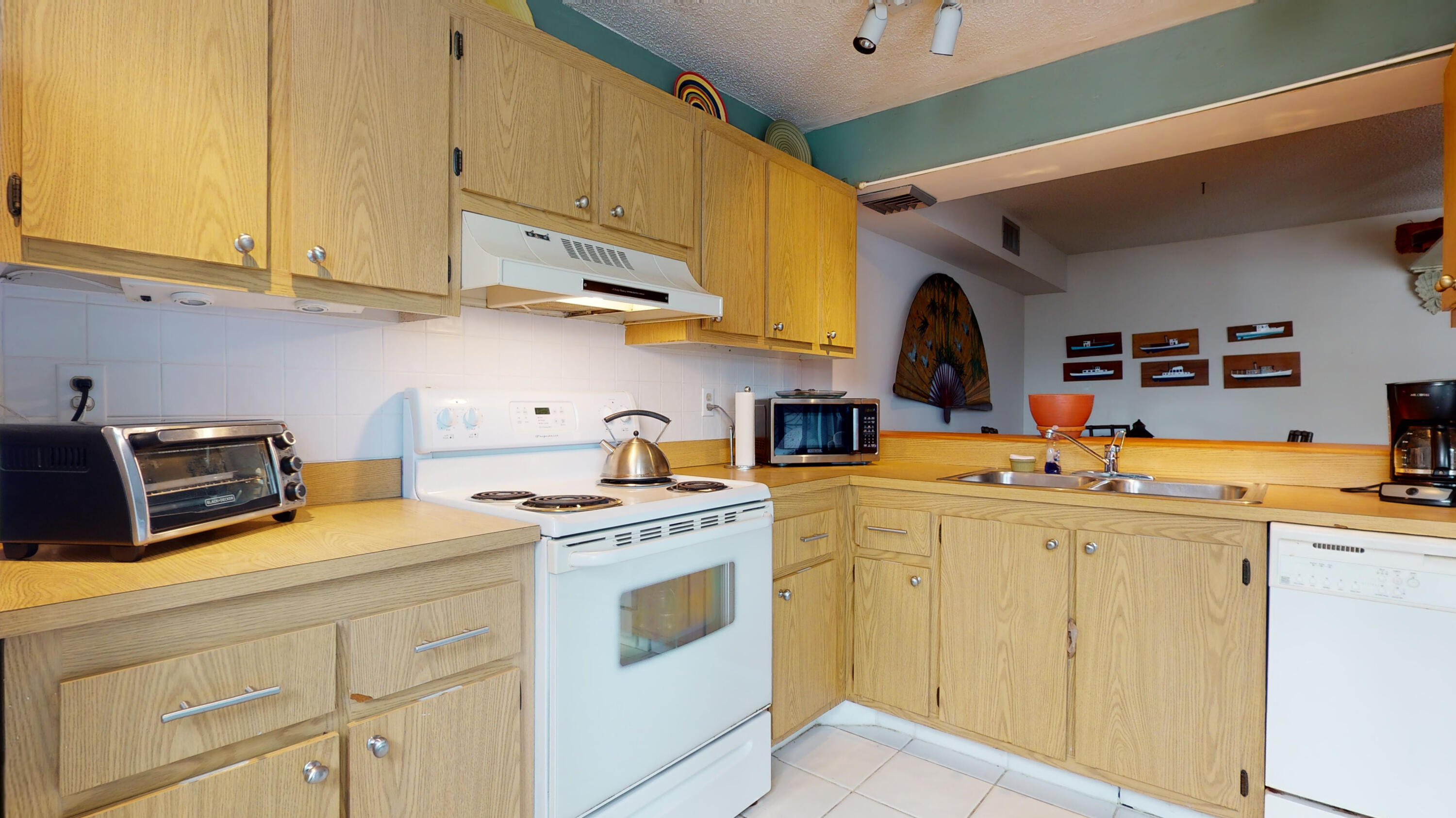 1950 Southwest Palm City Road, Unit 9206 Stuart, FL 34994 - Photo 33 of 82 Kitchen