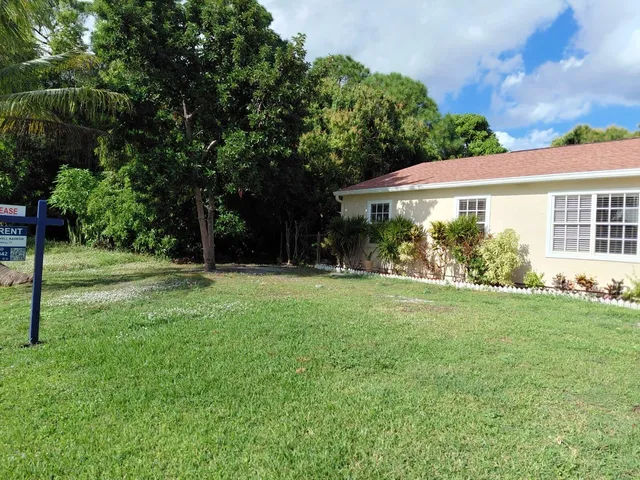 $2,600 | 2431 Southeast Robin Circle, Port St. Lucie, FL 34952