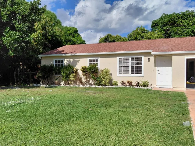 $2,600 | 2431 Southeast Robin Circle, Port St. Lucie, FL 34952