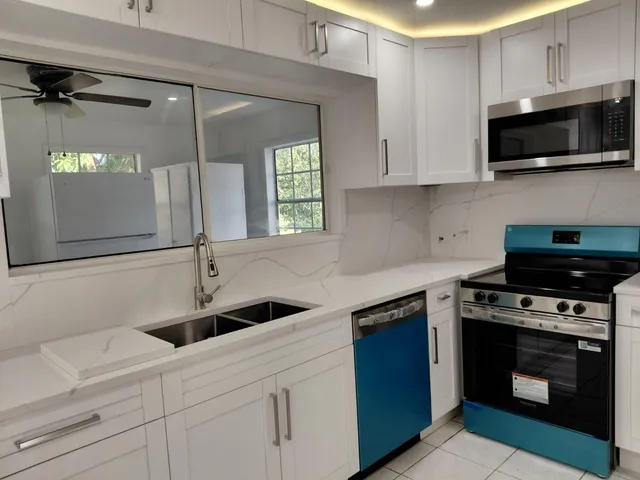 $2,600 | 2431 Southeast Robin Circle, Port St. Lucie, FL 34952