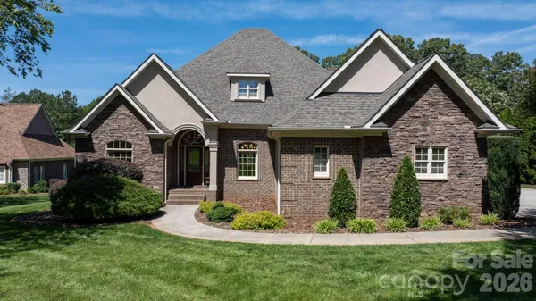 $720,000 | 1055 Catawba Greens Drive, Newton, NC 28658
