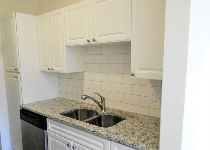 1932 Chatelain Way Mount Pleasant, SC 29464 - Photo 4 of 23 20210515125341294036000000-o