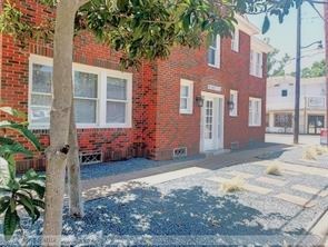 This charming 8 unit complex is on the corner of Kane and Henderson.