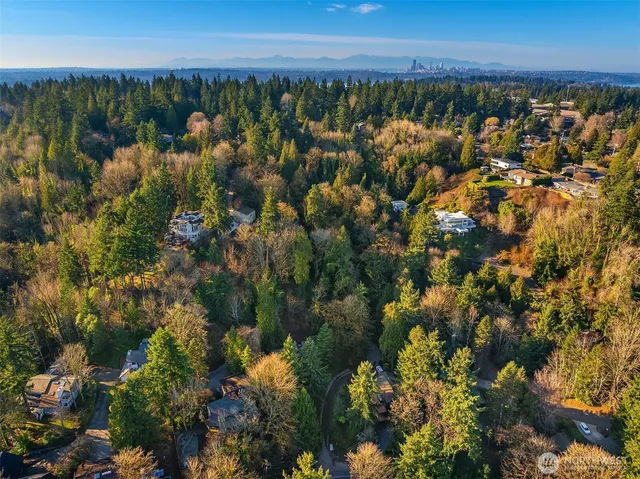 $785,000 | 43 Fernbrook Drive, Mercer Island, WA 98040