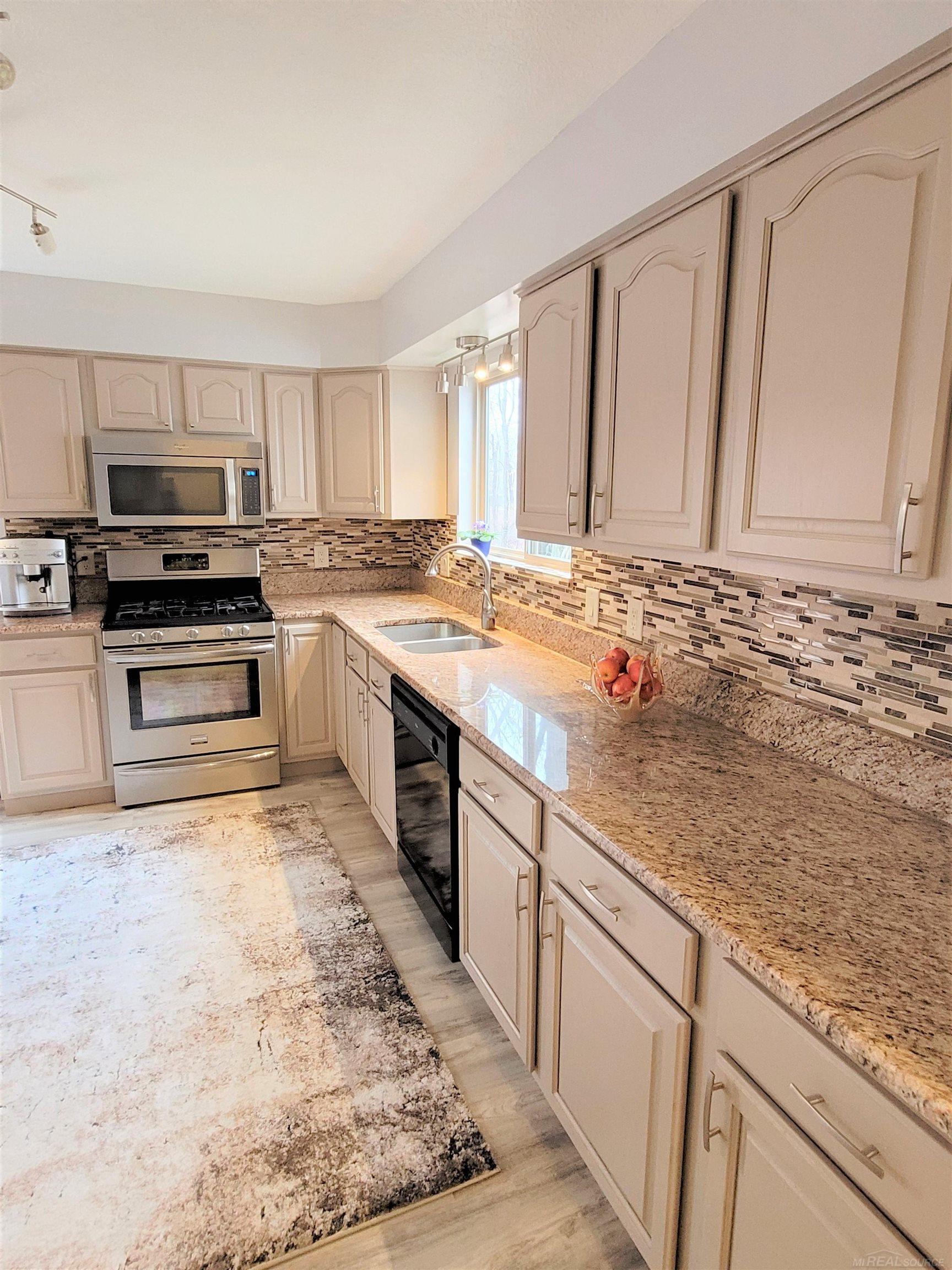 10854 Culver Road Brighton, MI 48114 - Photo 15 of 30 50114487-14.JPG