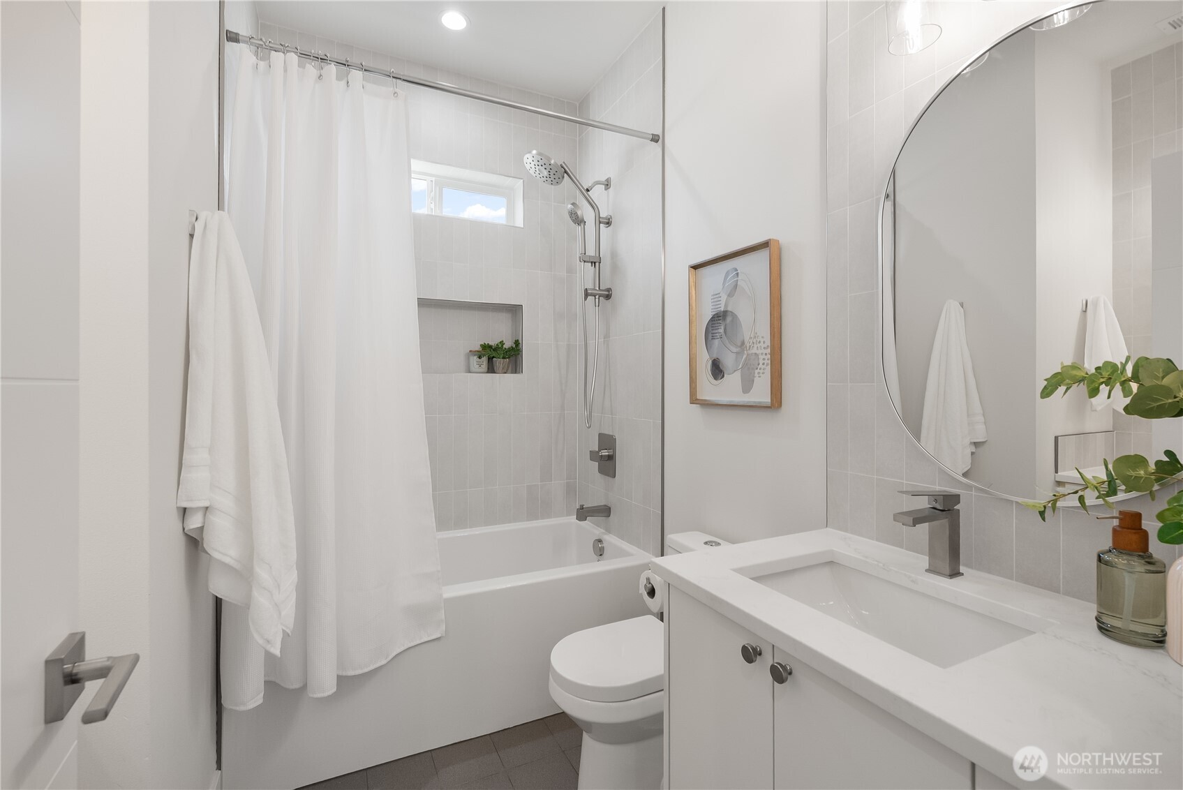 130 Sable Drive Everson, WA 98247 - Photo 28 of 40 a bathroom with a sink a toilet and shower