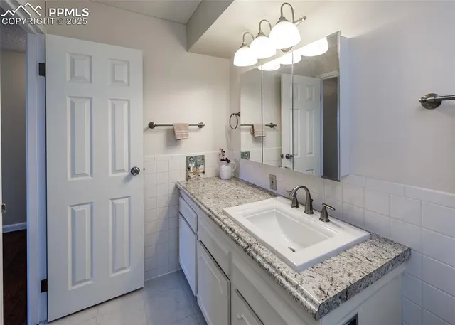 $150,000 | 411 Lakewood Circle, Unit B1009, Colorado Springs, CO 80910