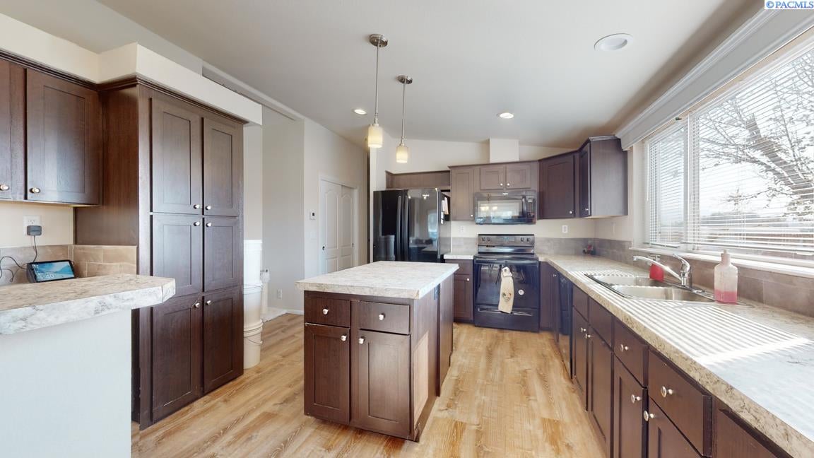 201805 East Bernath Road Kennewick, WA 99337 - Photo 8 of 32 Gallery Image 8