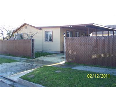 2203 11th Street Reedley, CA 93654 - Photo 3 of 6
