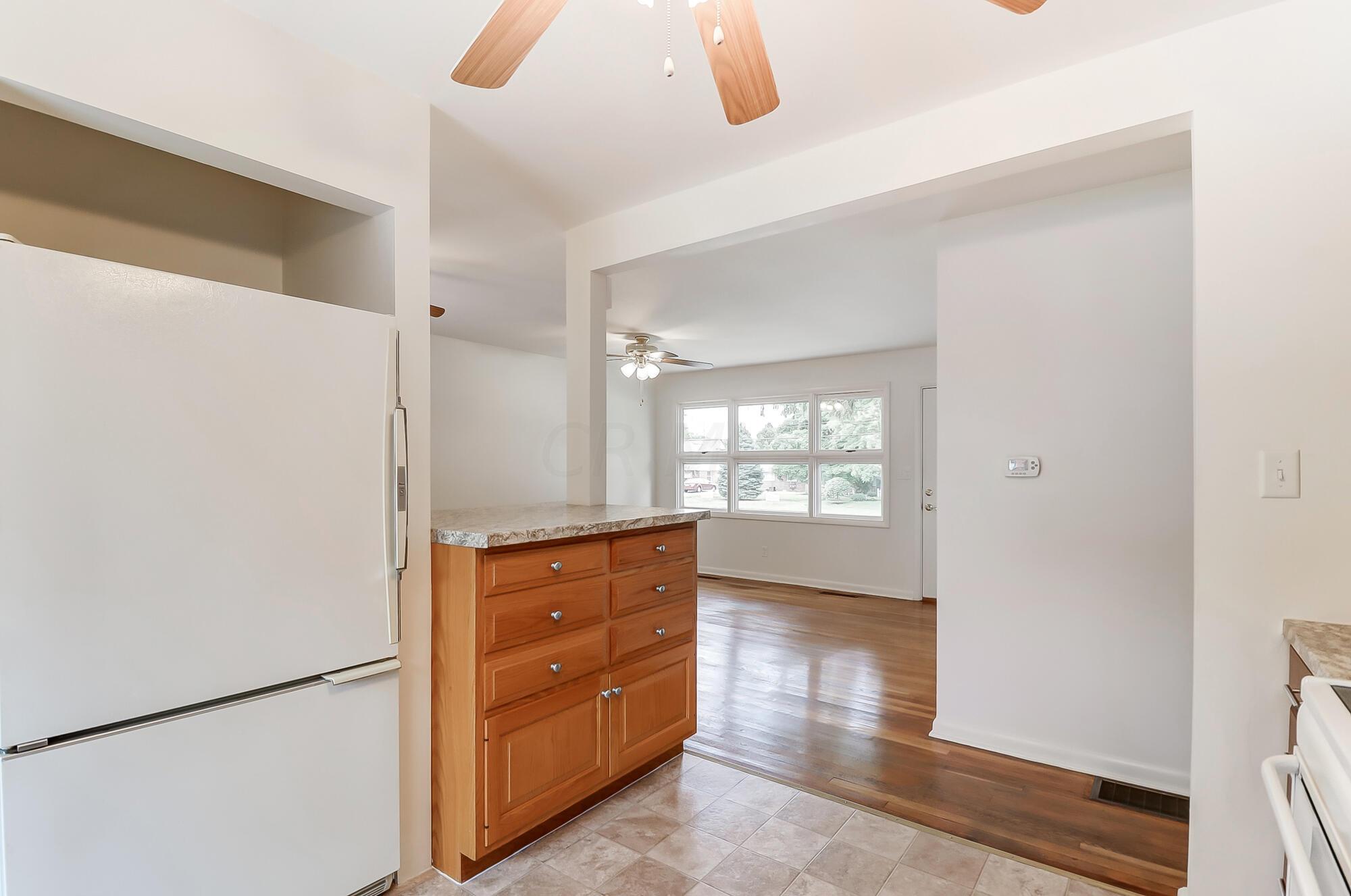843 Demorest Road Columbus, OH 43204 - Photo 8 of 27 Kitchen
