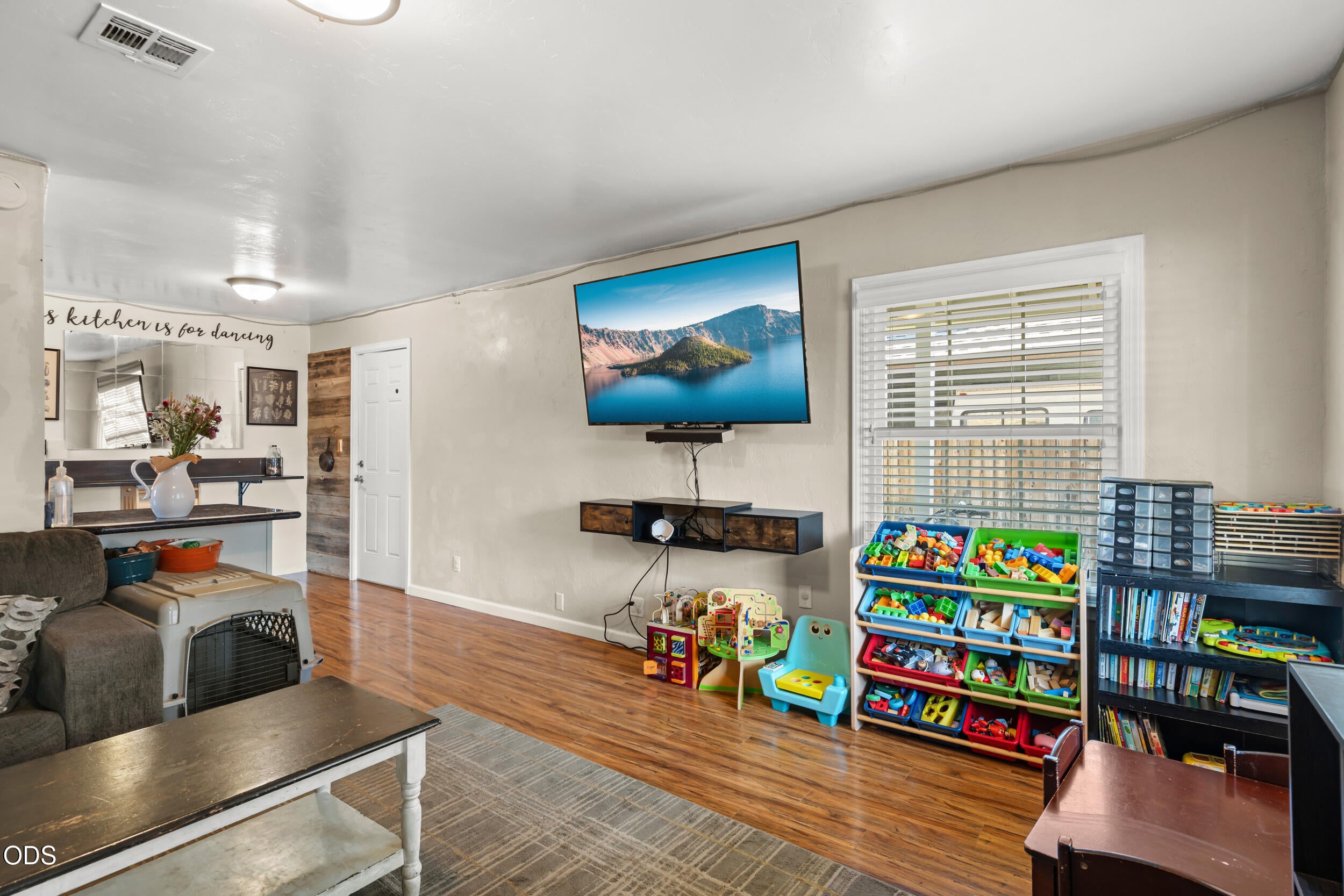 761 Hazel Street Central Point, OR 97502 - Photo 4 of 31 Gallery Image 4