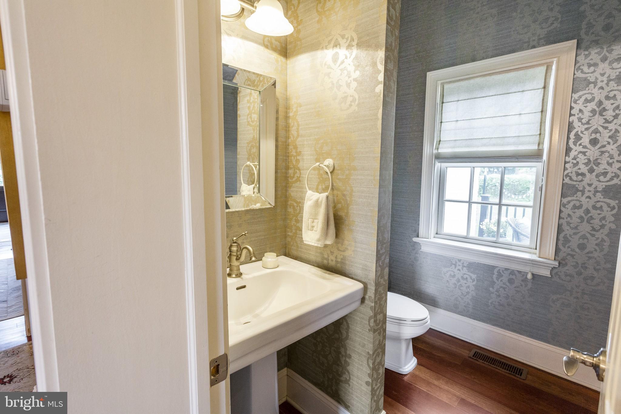 350 Belrose Lane Wayne, PA 19087 - Photo 20 of 50 Powder Room