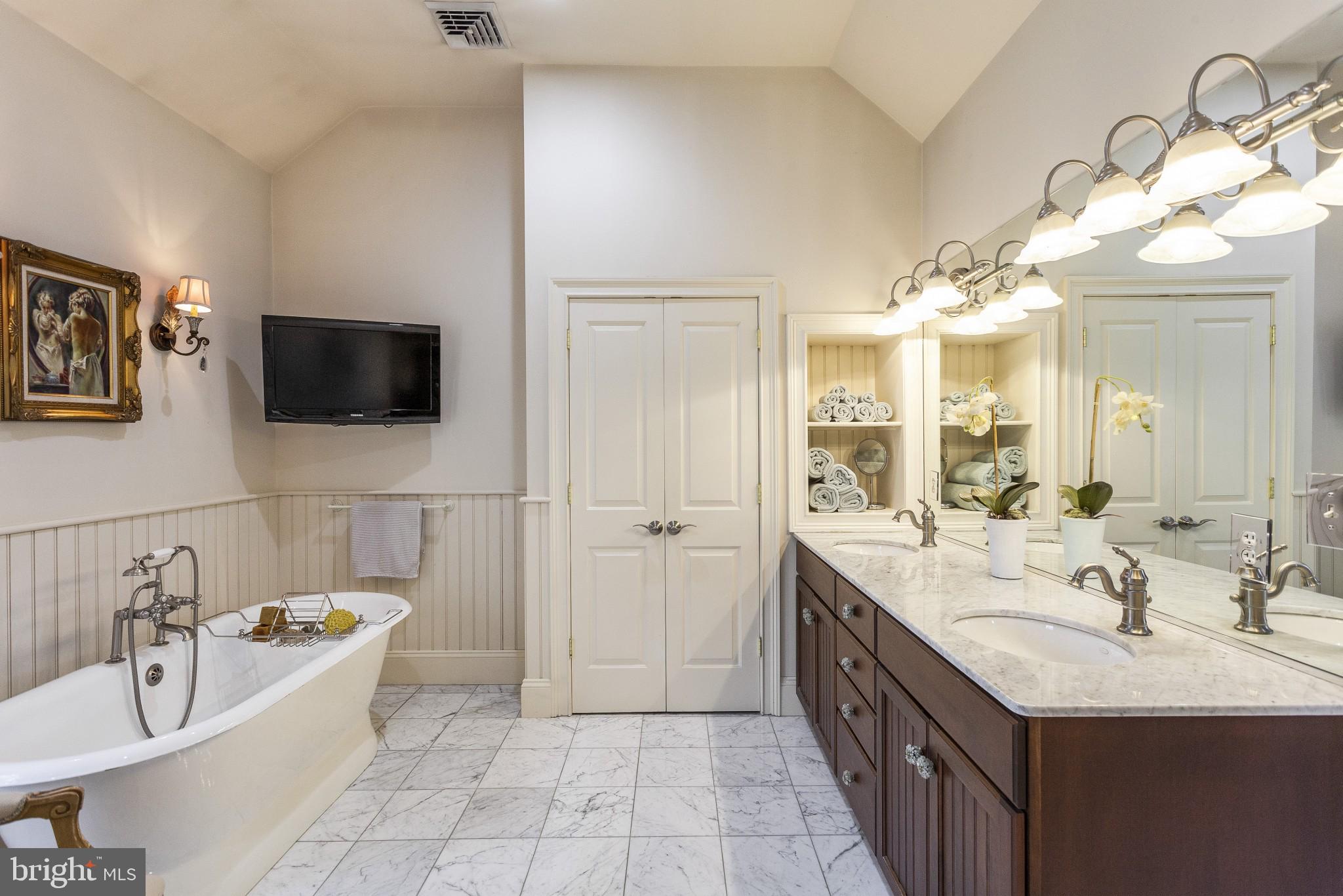 350 Belrose Lane Wayne, PA 19087 - Photo 27 of 50 Master Bath