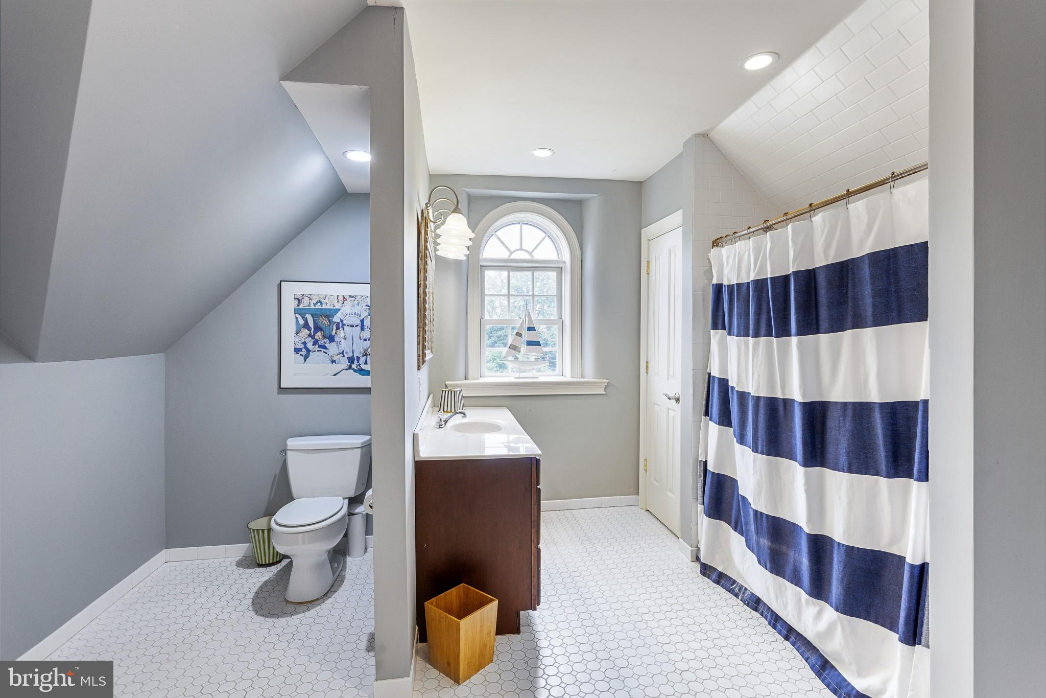 350 Belrose Lane Wayne, PA 19087 - Photo 40 of 50 Bathroom #4