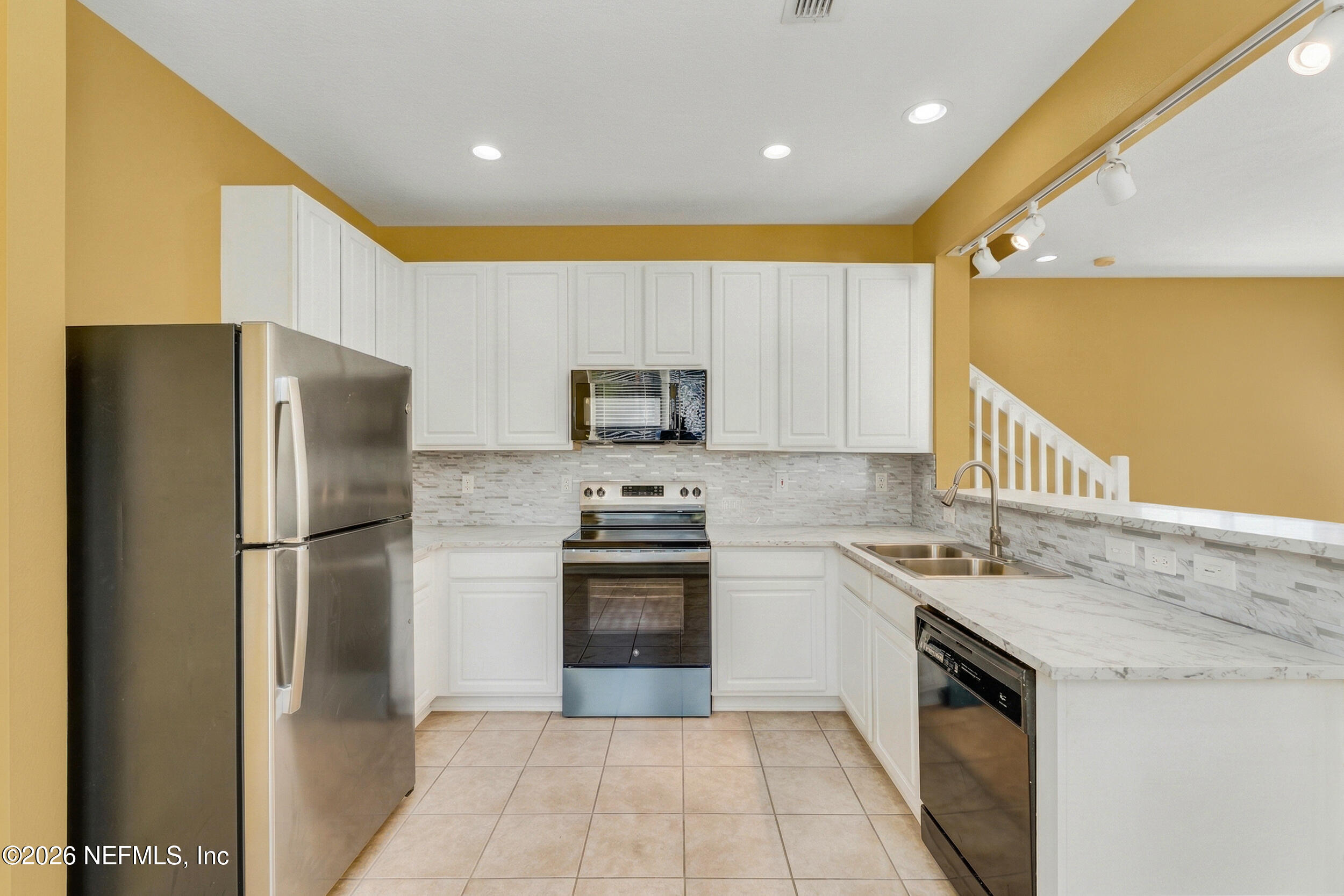 7990 Baymeadows Road East, Unit 2108 Jacksonville, FL 32256 - Photo 4 of 24 Kitchen