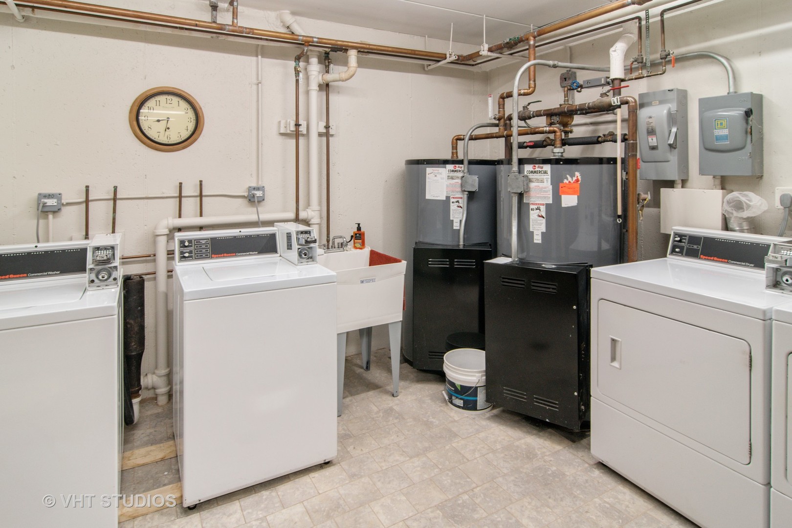 475 Shenstone Road, Unit 102 Riverside, IL 60546 - Photo 13 of 15 a utility room with dryer and washer