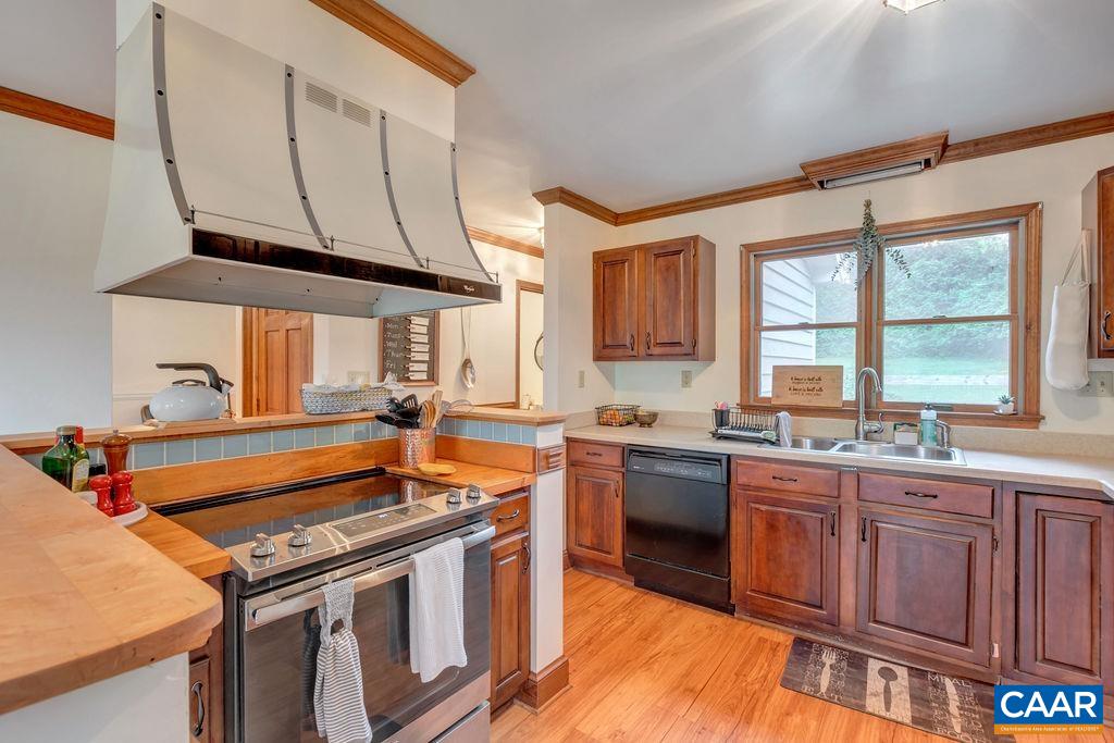 454 Pine Bluff Road Ruckersville, VA 22968 - Photo 15 of 69 a kitchen with a stove a sink and a refrigerator