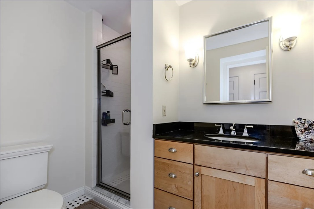 12 Elm Street, Unit 2 Newport, RI 02840 - Photo 6 of 15 Full bath