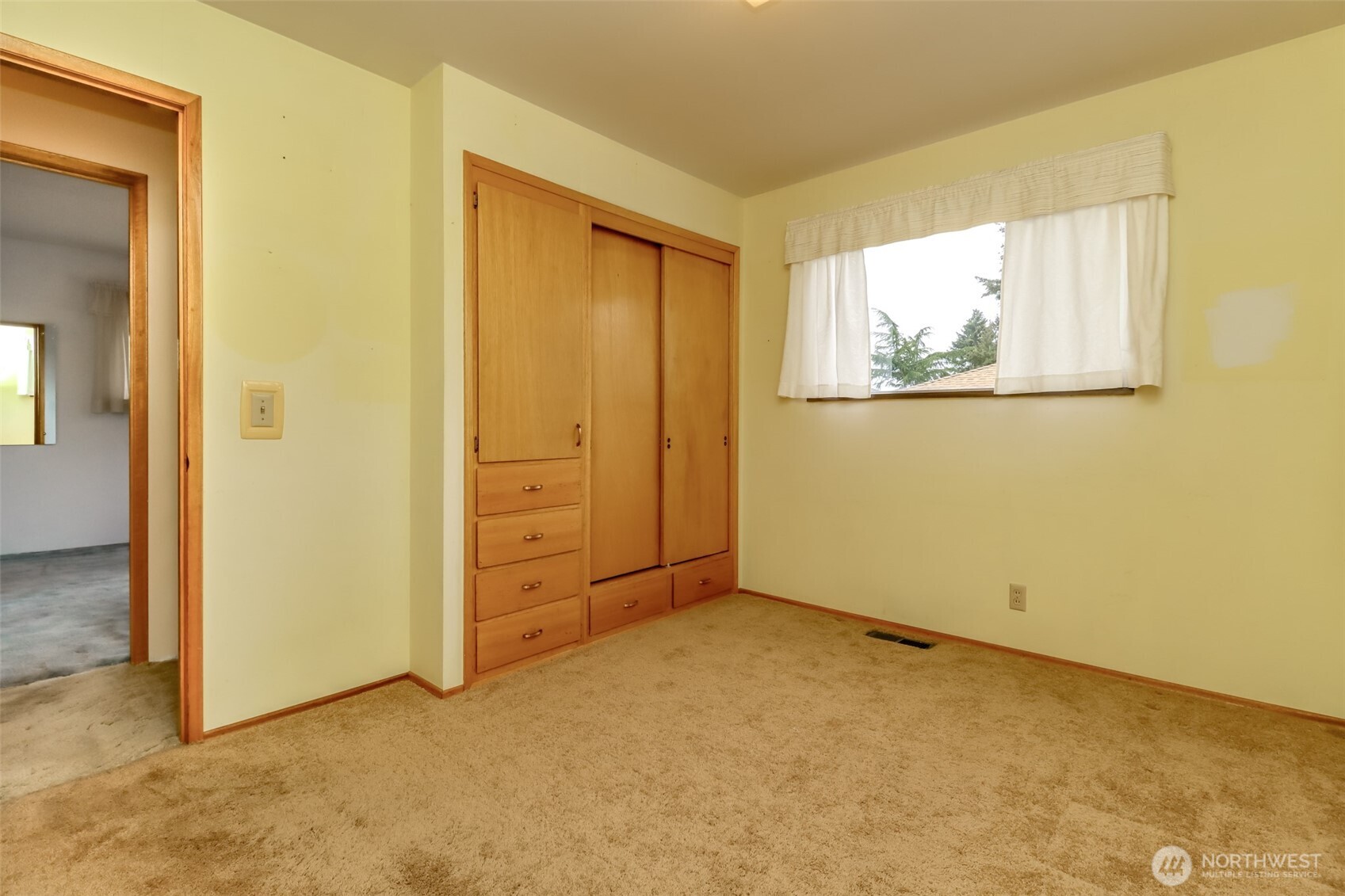 631 Southwest 126th Street Seattle, WA 98146 - Photo 11 of 27 Gallery Image 11