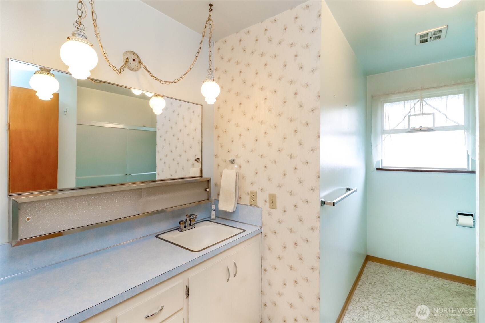 631 Southwest 126th Street Seattle, WA 98146 - Photo 15 of 27 Gallery Image 15