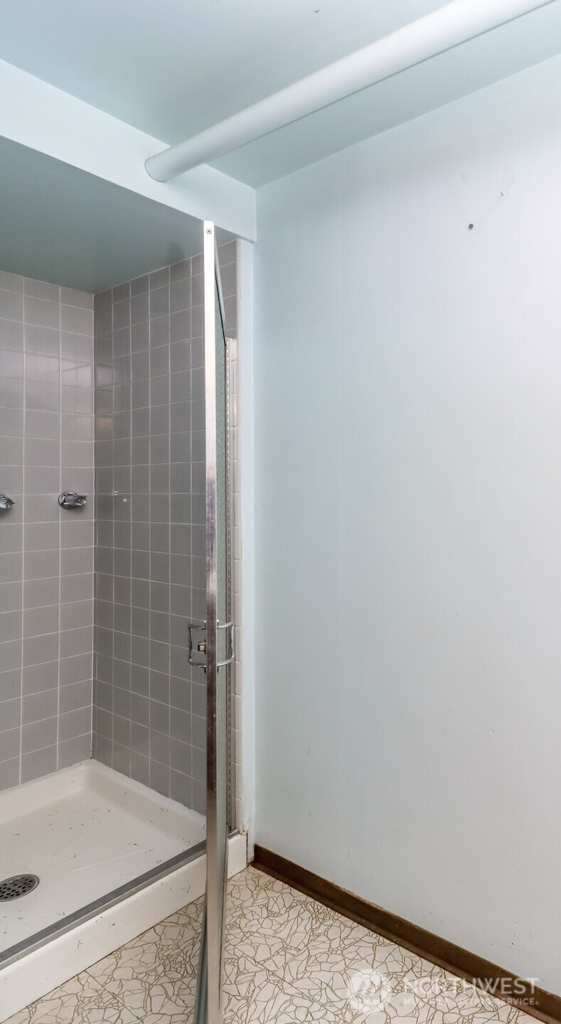 631 Southwest 126th Street Seattle, WA 98146 - Photo 21 of 27 Gallery Image 21