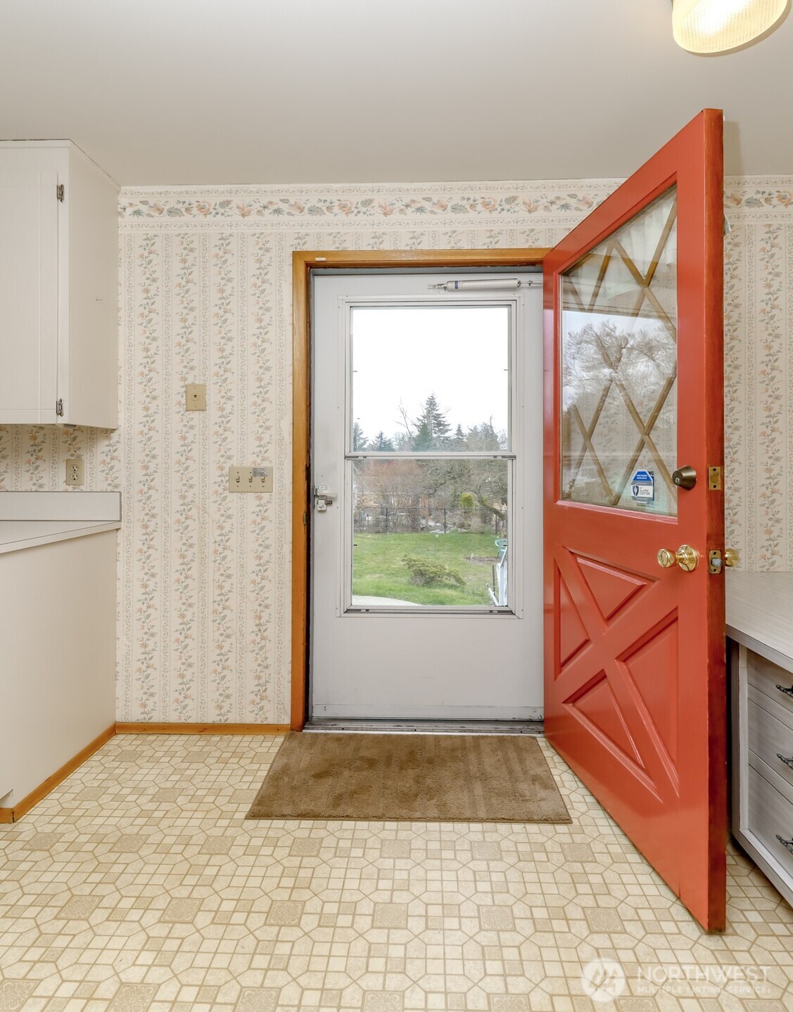 631 Southwest 126th Street Seattle, WA 98146 - Photo 7 of 27 Gallery Image 7
