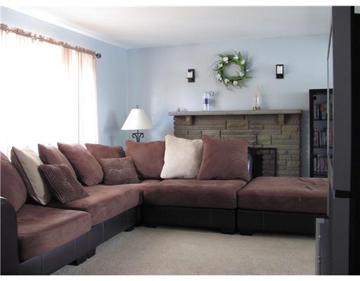 1207 Greentree Road Green Tree, PA 15220 - Photo 3 of 13 Living Room.