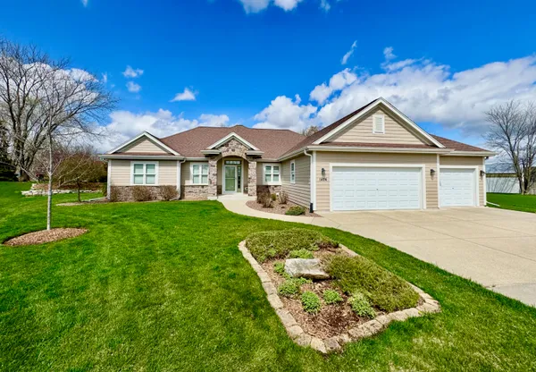 $649,900 | 1404 Whitetail Run, Mukwonago, WI 53149