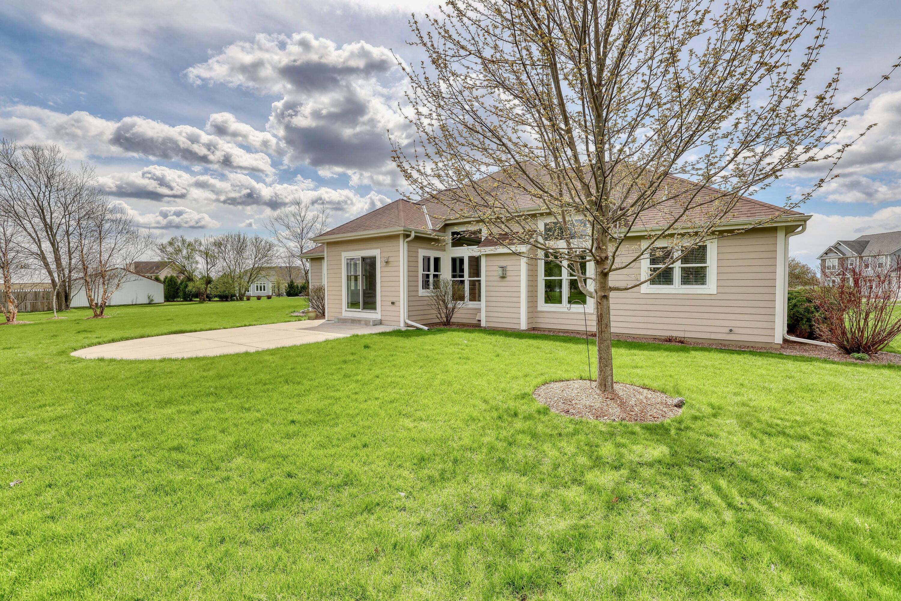 1404 Whitetail Run Mukwonago, WI 53149 - Photo 39 of 52 00 - 39