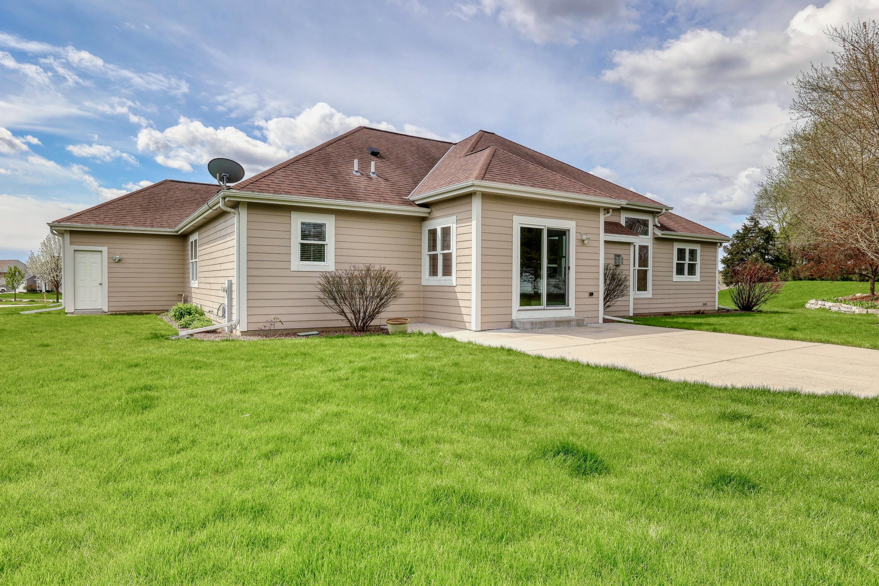 1404 Whitetail Run Mukwonago, WI 53149 - Photo 40 of 52 00 - 40