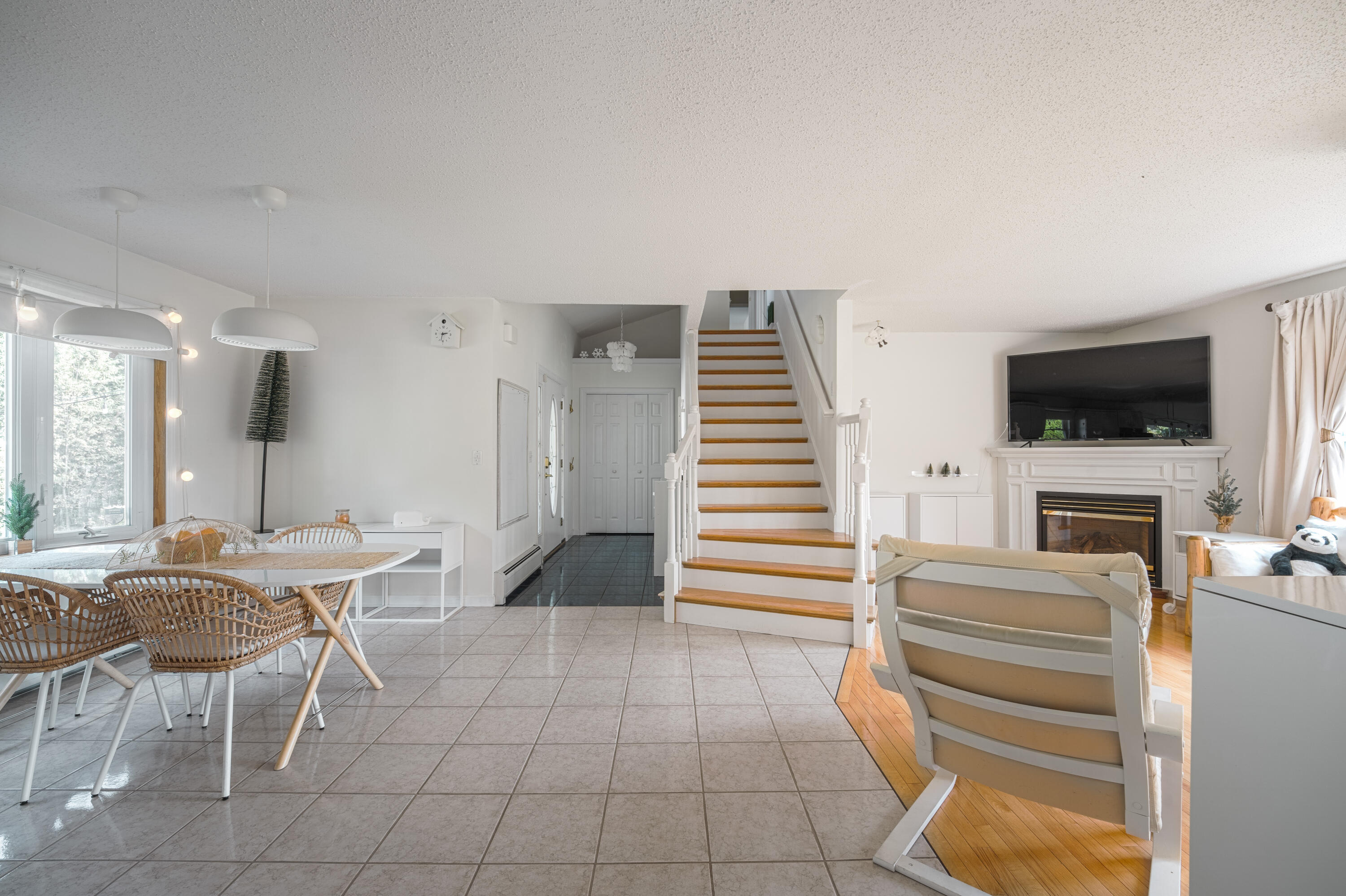 818 Forest Avenue Orono, ME 04473 - Photo 33 of 80 open living area