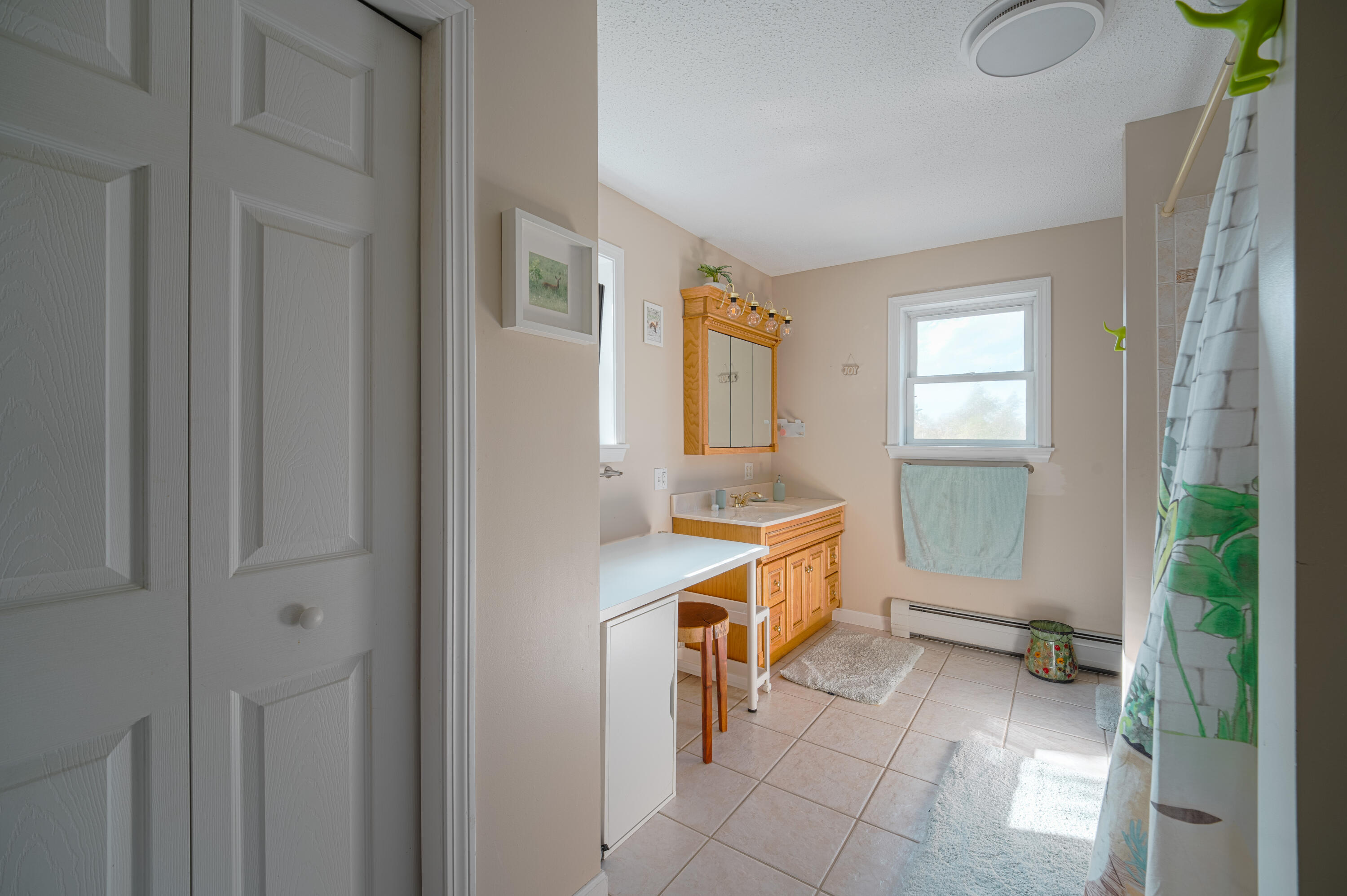 818 Forest Avenue Orono, ME 04473 - Photo 45 of 80 2nd floor bathroom