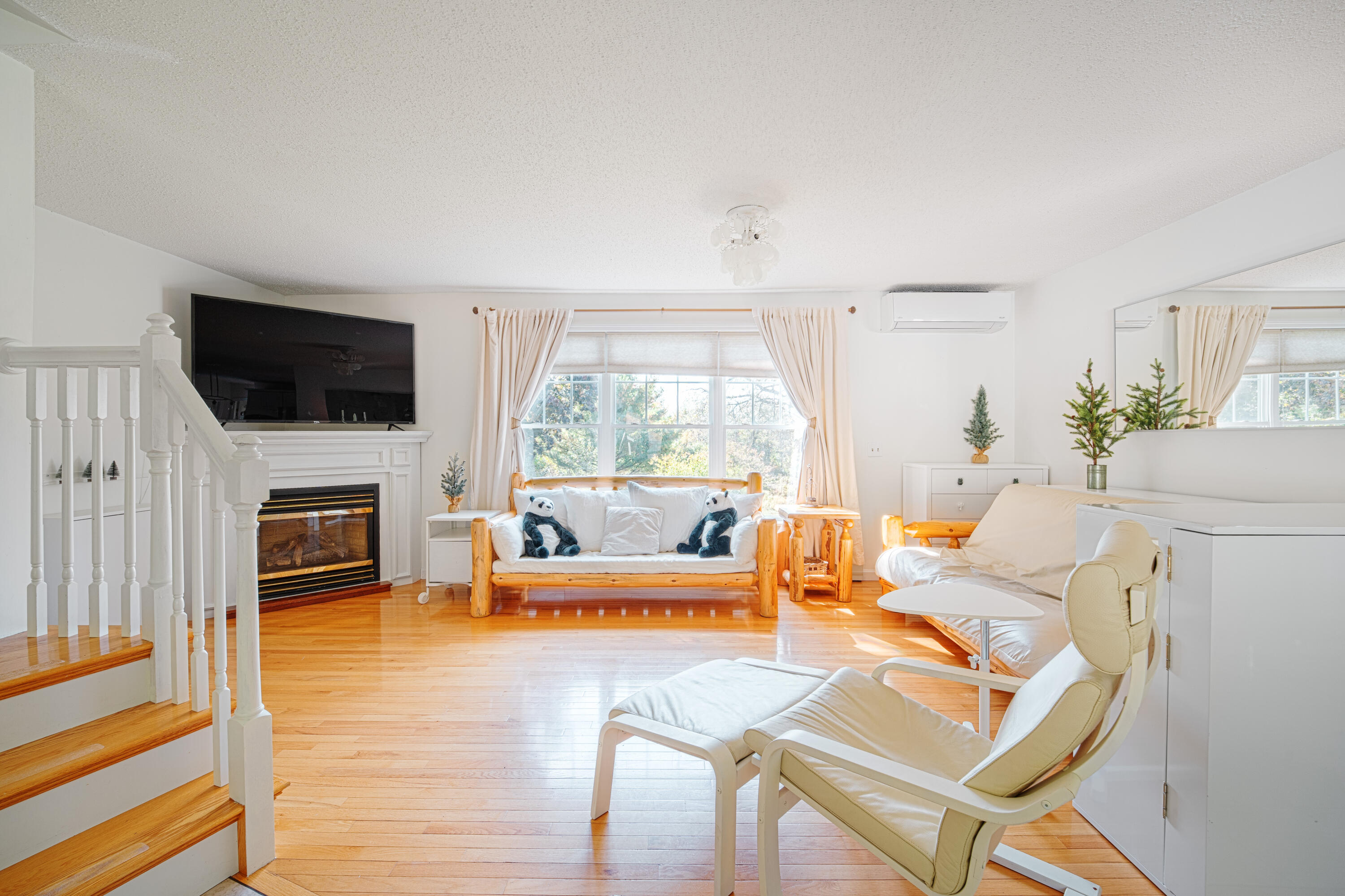 818 Forest Avenue Orono, ME 04473 - Photo 10 of 80 living room