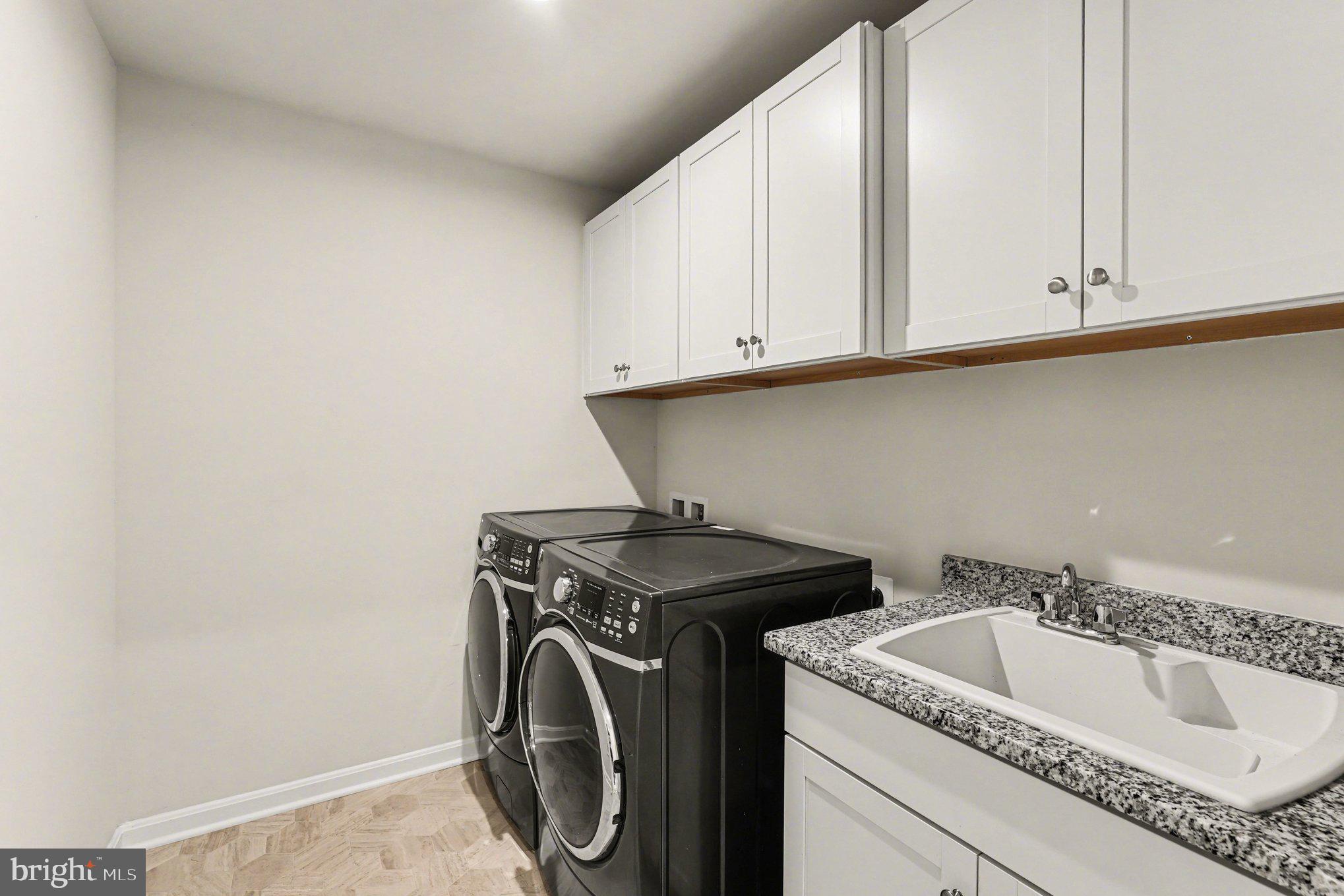 18281 Summit Pointe Drive Triangle, VA 22172 - Photo 14 of 30 a utility room with dryer and washer