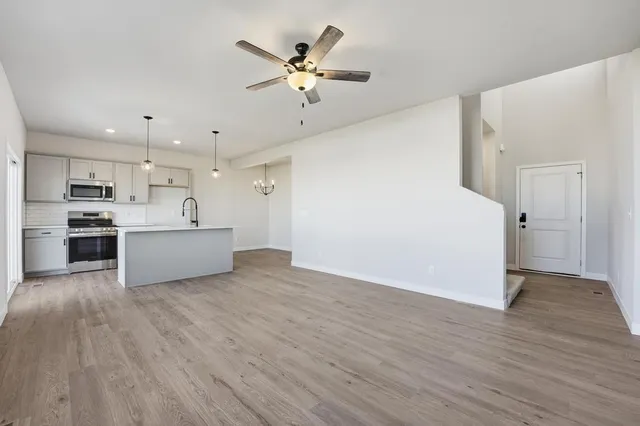 $347,754 | 27118 East Oak Vw Drive, Lee's Summit, MO 64086