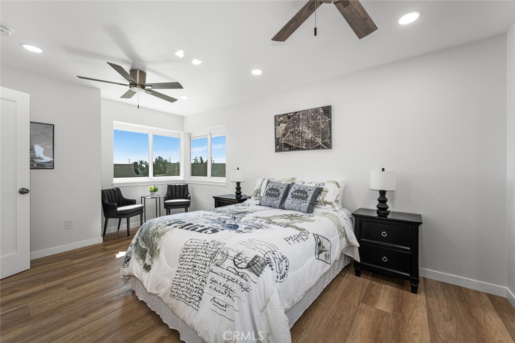 11344 Rochelle Street Los Alamitos, CA 90720 - Photo 28 of 55 a bed room with bed and window