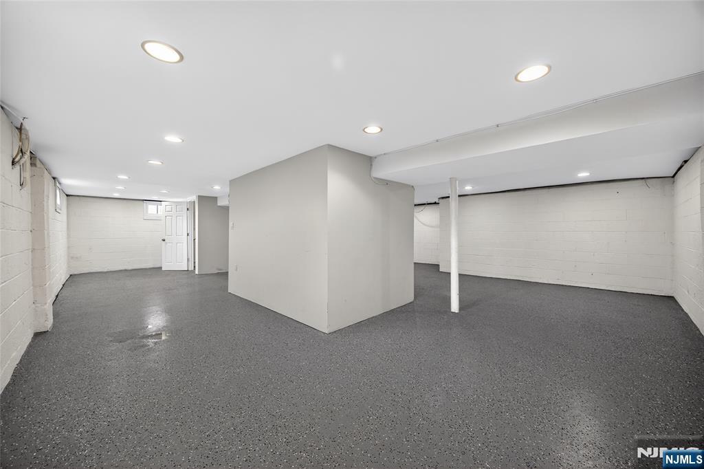 340 Old Post Road Edison, NJ 08817 - Photo 20 of 27