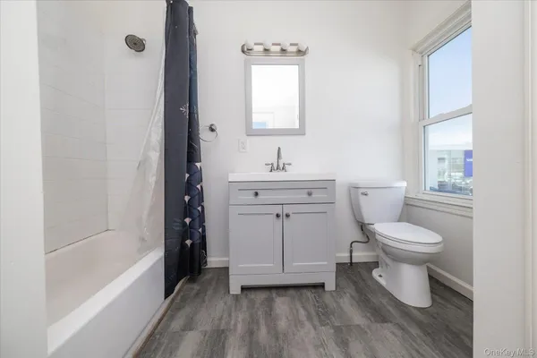 $4,200 | 31 North Lewis Place, Rockville Centre, NY 11570