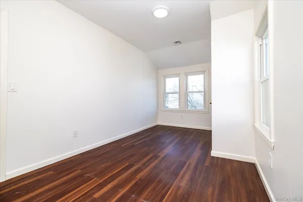 $4,200 | 31 North Lewis Place, Rockville Centre, NY 11570