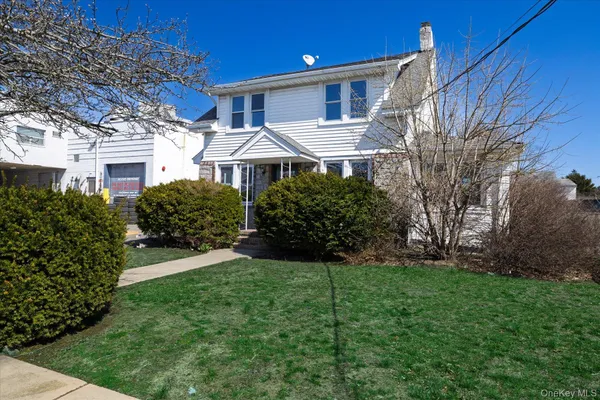 $4,200 | 31 North Lewis Place, Rockville Centre, NY 11570