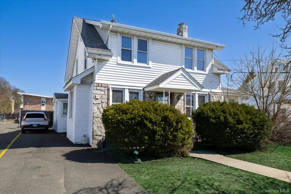 $4,200 | 31 North Lewis Place, Rockville Centre, NY 11570