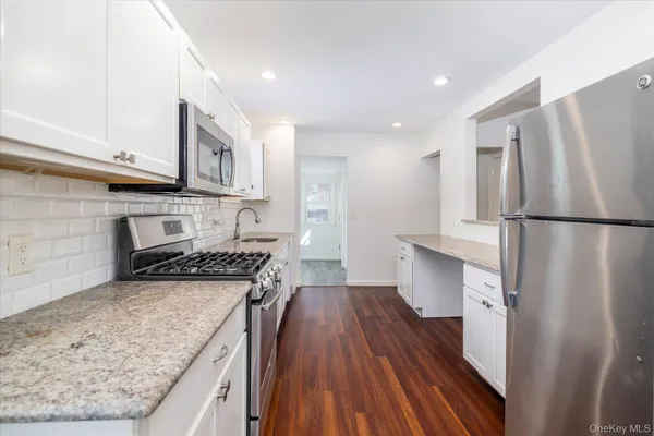 $4,200 | 31 North Lewis Place, Rockville Centre, NY 11570