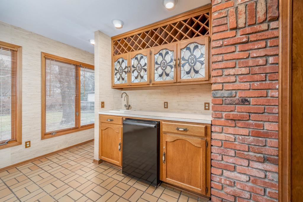 636 North Armour Street Wichita, KS 67206 - Photo 12 of 36