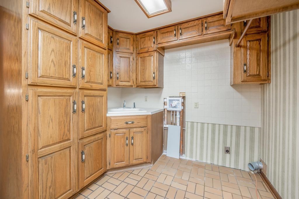 636 North Armour Street Wichita, KS 67206 - Photo 18 of 36