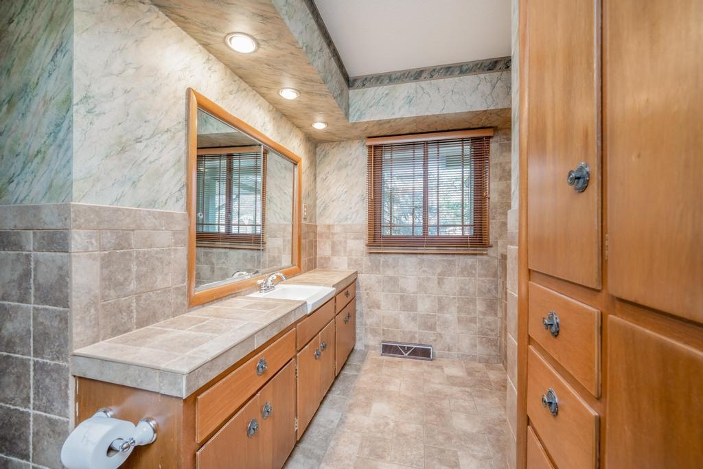 636 North Armour Street Wichita, KS 67206 - Photo 25 of 36