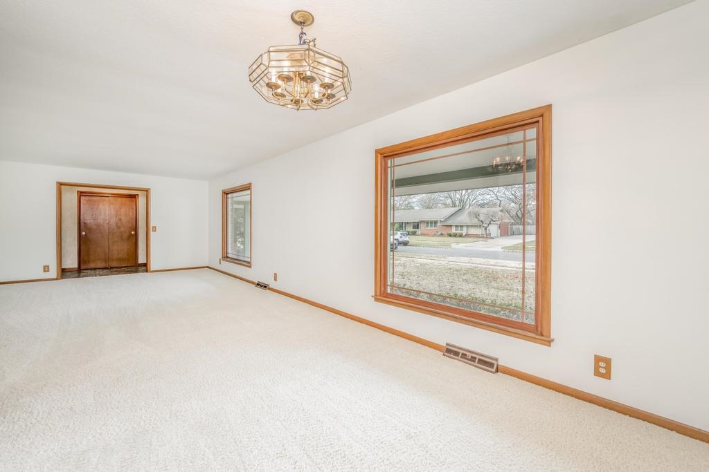 636 North Armour Street Wichita, KS 67206 - Photo 6 of 36